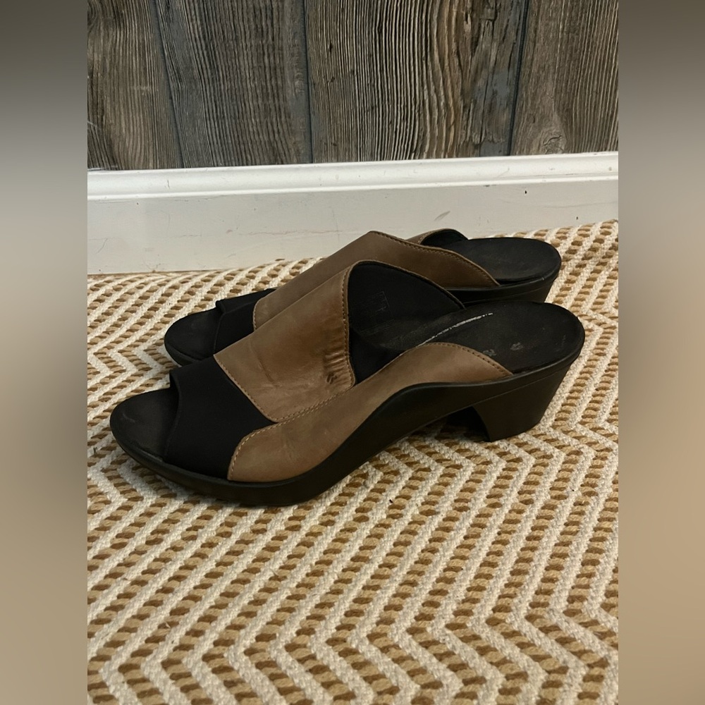 Romika size 40 (9.5) brown and black leather low heeled sandal Mokassetta 244